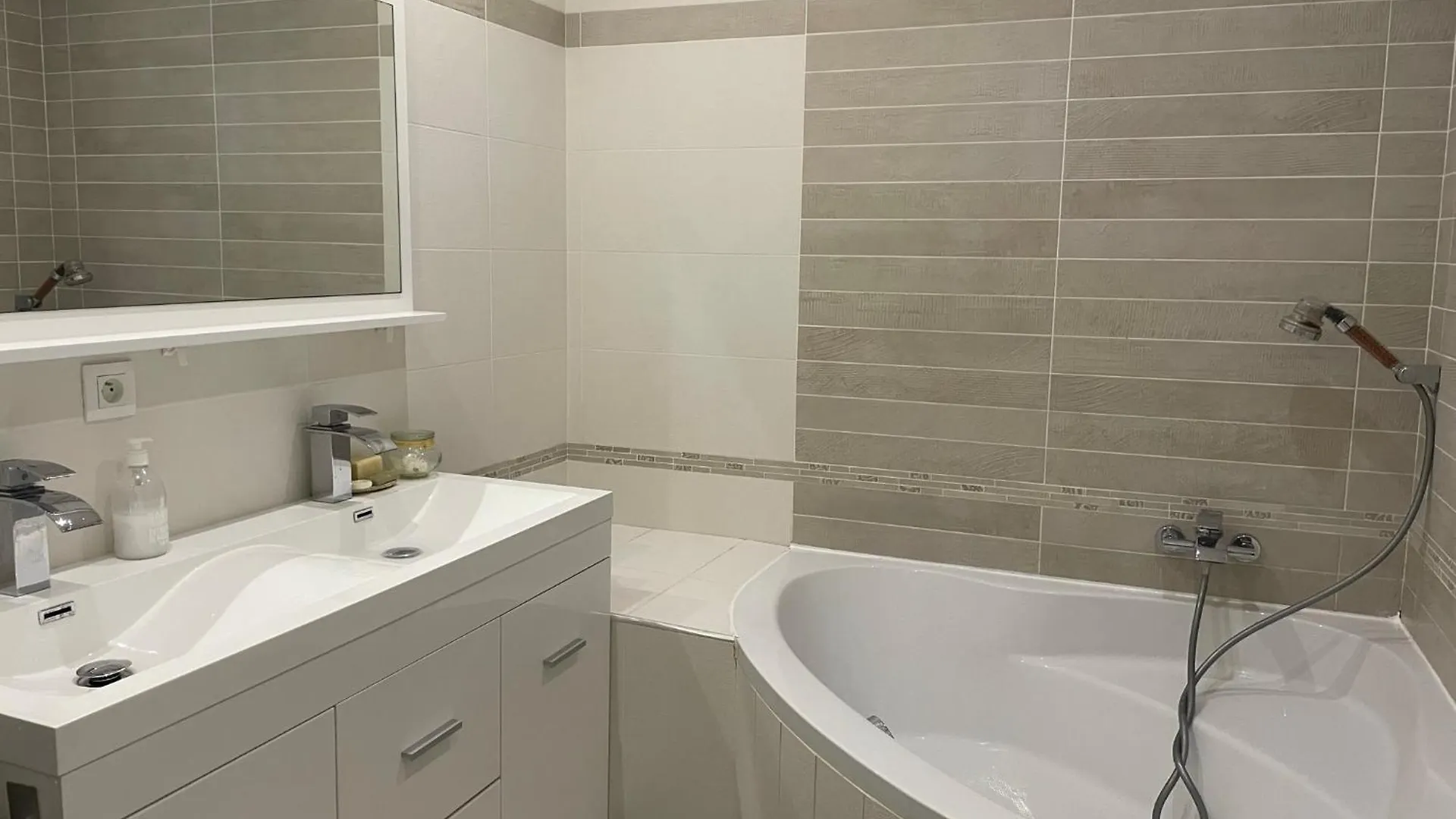 Villa Entiere Piscine Jacuzzi 베네레스